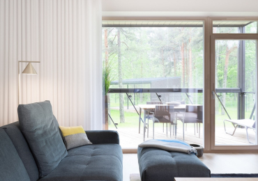 Kết hợp tông màu xanh, vàng với phong cách thiết kế tối giản